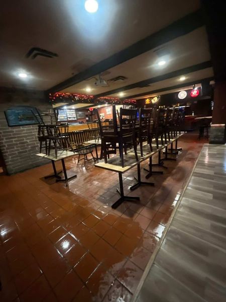 Le Lion d'Or — Pub — 1
